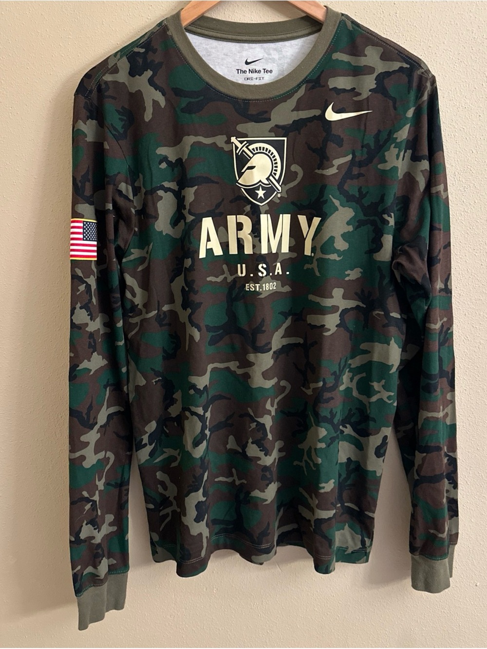 Nike Army Tee Mens Medium Camo Flag Military Patriotic USA Knights America